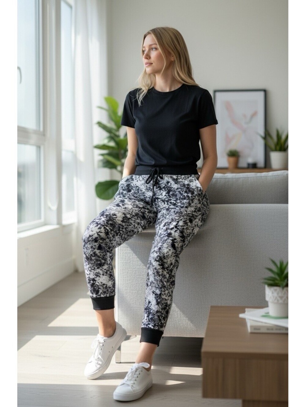 Womens Westbound Performance Joggers mid rise zip pockets Medium Short [COPY]